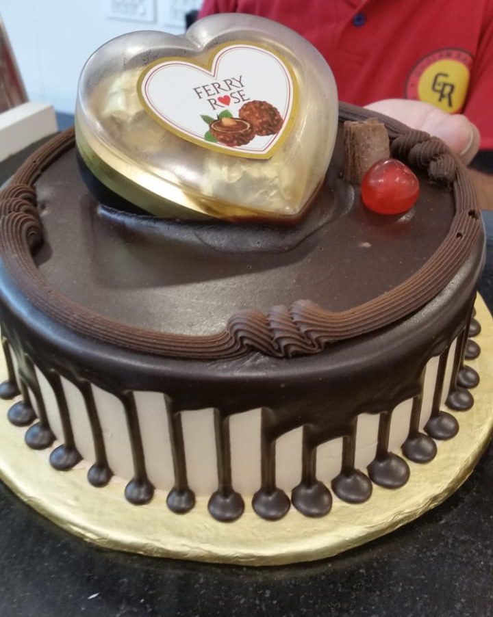 Send FERRY ROSE CHOCOLATE CAKE BY THE BAKERS INN SIALKOT to Pakistan