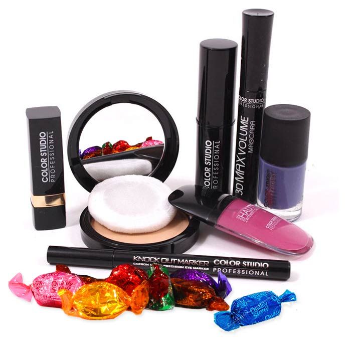 COSMETICS GIFT BOX WITH SWEETS