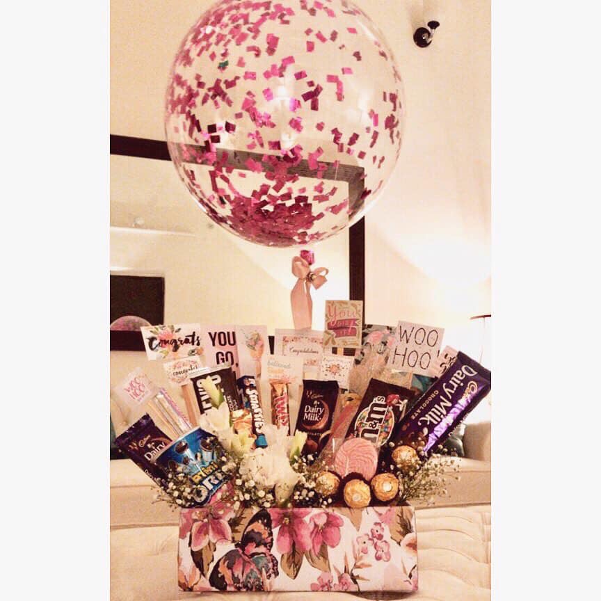 LOVELY GIFT BASKET FILL WITH SWEETS