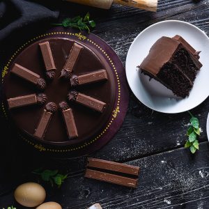 KITKAT CHOCOLATE CAKE BY DELIZIA CAKES