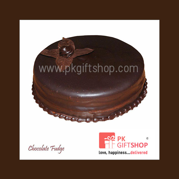 CHOCOLATE FUDGE CAKE BY LE CAFE CACKES
