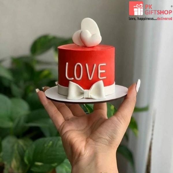 MINI LOVE FONDANT CAKE