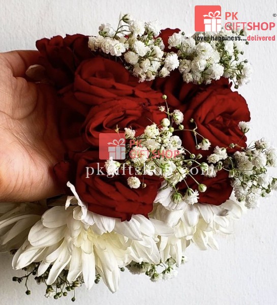 BEAUTIFUL RED & WHITE IMPORTED GAJRA SET