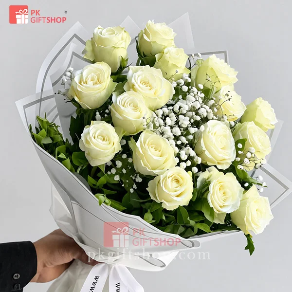 ELEGANT WHITE ROSES BOUQUET
